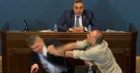 Масова бійка сталась в парламенті Грузії при розгляді закону 