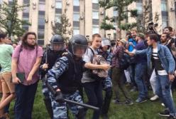 Протесты в России: Кремль выбрал два пути борьбы с врагами