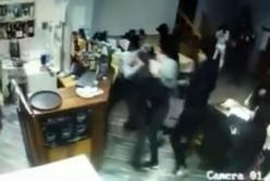 В Мукачево неизвестные жестоко избили посетителей кафе (видео) 