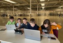 Все современное, дети спешат на уроки: на заводе Skoda в Закарпатье запустили школу для детей переселенцев (фото)