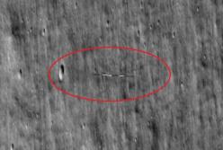 В NASA зробили кадри дивної "дошки для серфінгу" біля Місяця (відео)
