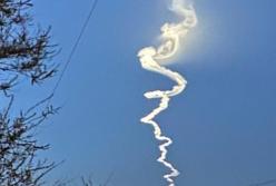 У небі над рф побачили "космічну медузу": виявилось, що це міжконтинентальна балістична ракета (відео)
