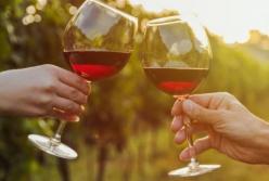 Ученые рассказали, как вино влияет на восприятие цветов