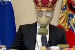 Сеть смеется над Владимиром Путиным, который обратился к народу в противогазе (видео)