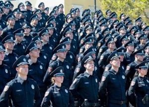 Полиция в цифрах: сколько получают патрульные, и что чаще всего нарушают украинцы