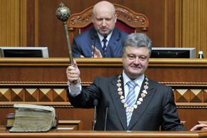 «Регионалы» Порошенко: зачем президент их берет назад