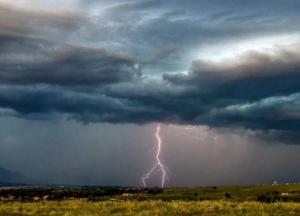 Прогноз погоды на 1 мая: Украину накроют грозы и ливни