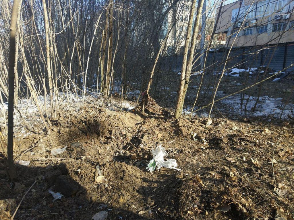 На месте взрывов был найден фрагмент от электродетонатора. Фото: dnr-sckk.ru  