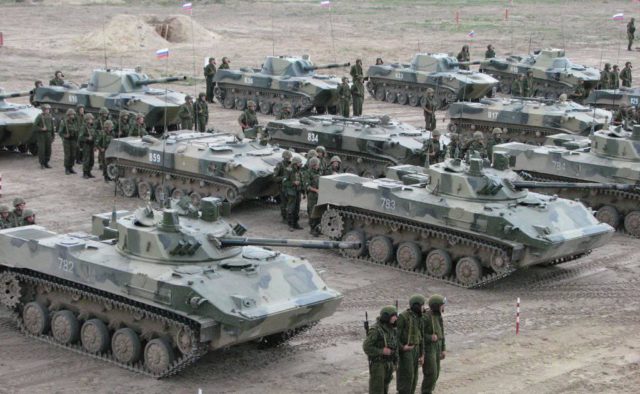 Россия вывела танки на границу с Украиной