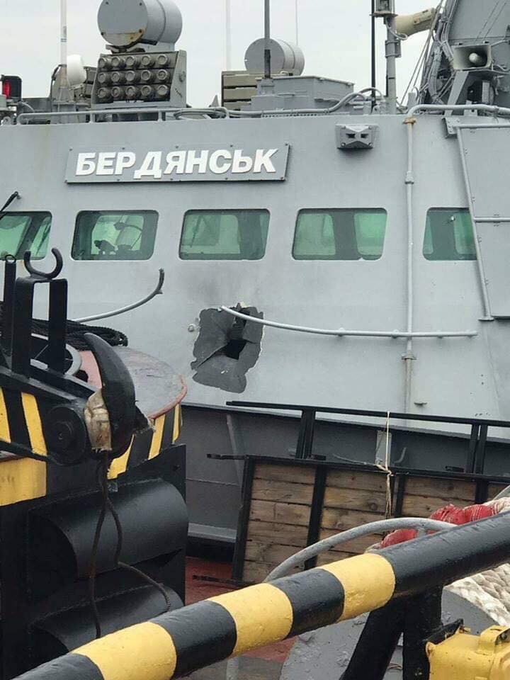 Огромная дыра в катере Бердянск