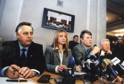 19 декабря 2002-го, пресс-конференция лидеров четырех оппозиционных сил. На фото Симоненко, Тимошенко, Ющенко, Мороз
