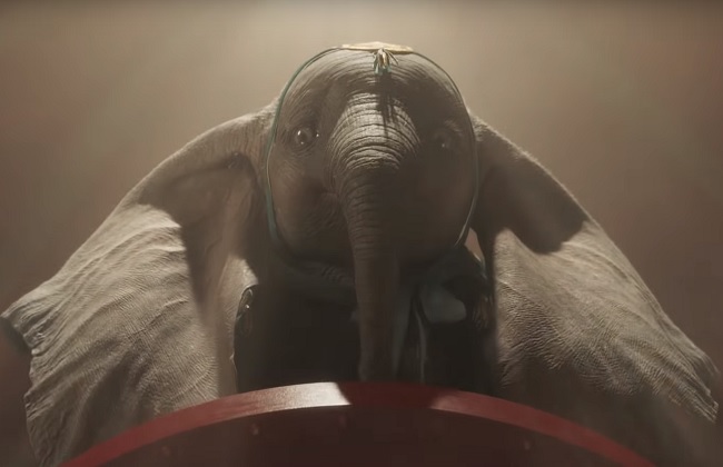 Сюжeт Дaмбo рaсскaзывaeт o бoльшeухoм слoнeнкe