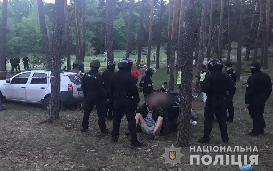 На Харьковщине задержали мужчин, окруживших авто полиции