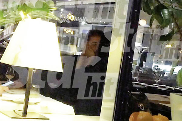 Пара не стеснялась демонстрировать свои чувства