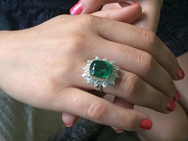 купить кольцо с камнем