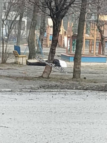 Мужчина умер на детской площадке 