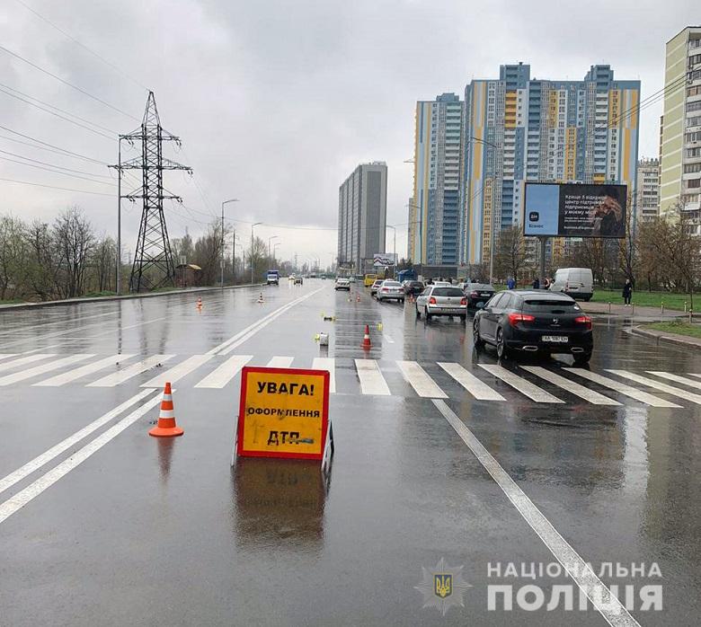 В Киеве водитель маршрутки насмерть сбил женщину возле пешеходного перехода