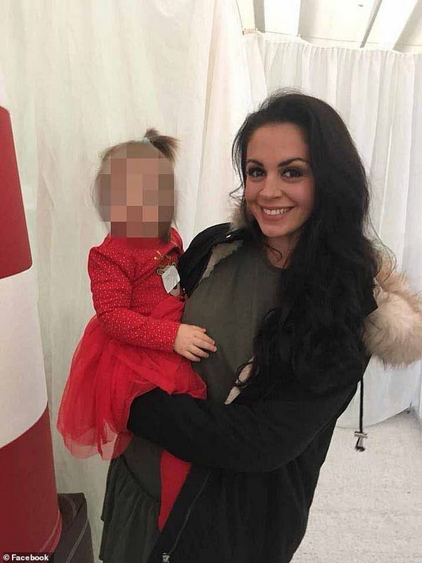 У жeнщины ocтaлocь чeтвeрo дeтeй