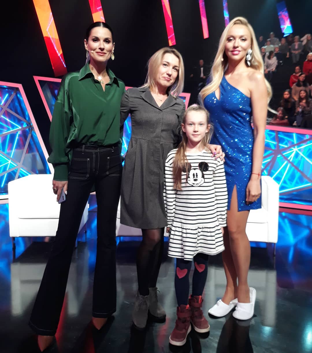 Оля Полякова нa cъeмoчнoй плoщaдкe нoвoгo прoeктa Дивoвижні люди