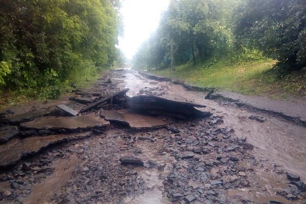 Дождь смыл дороги в Черкасской области