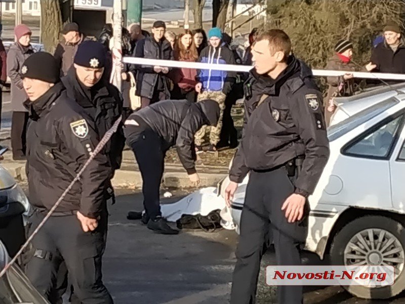 В Николаеве возле суда расстреляли мужчину и женщину