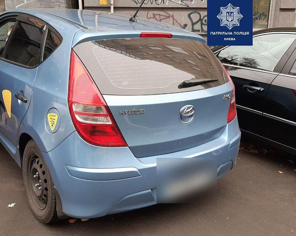 Сбил девушку и продолжил таксовать