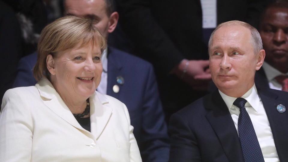 Путина сравнили с Меркель и Бриджит Макрон