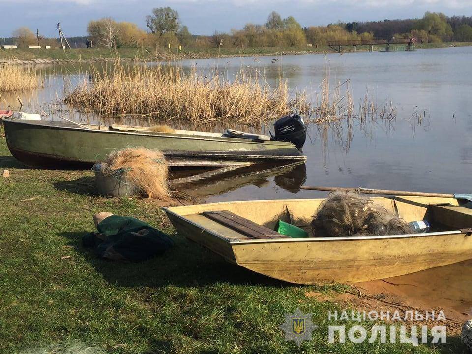 Полиция задерживает браконьеров, которые в Киевской области ловят рыбу в нерест