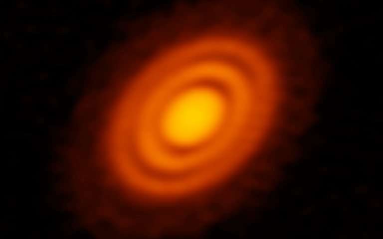 Протопланетный диск возле молодой звезды HD 163296. Credit: ALMA (ESO/NAOJ/NRAO)