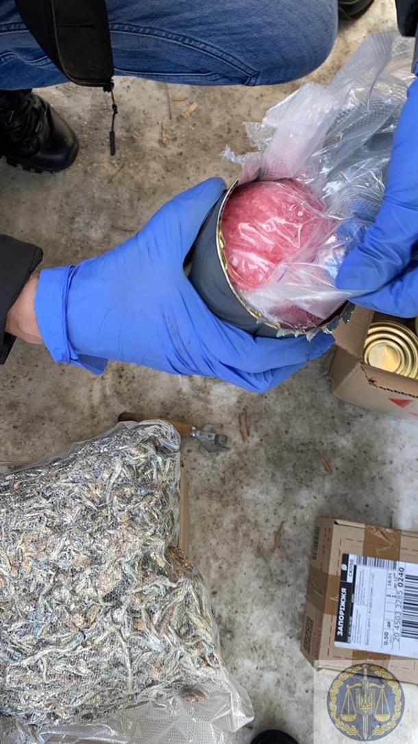 В Запорожье изъяли наркотики в консервных банках