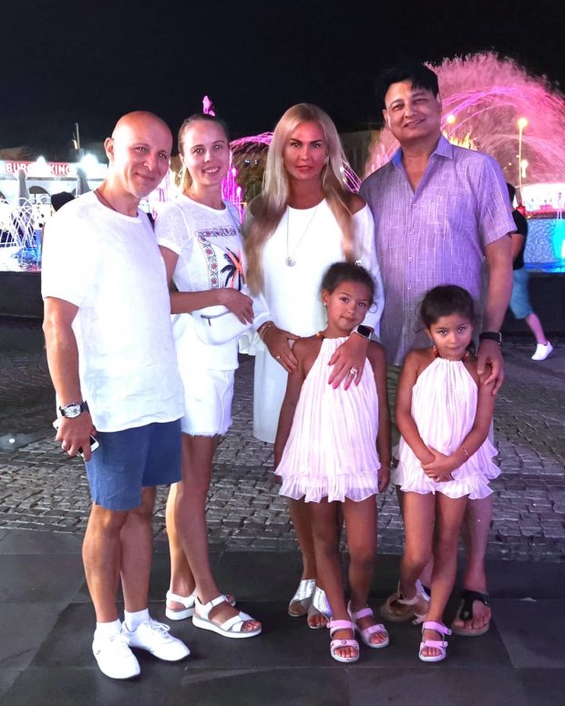 Копия мамы: Камалия показала подросших дочек