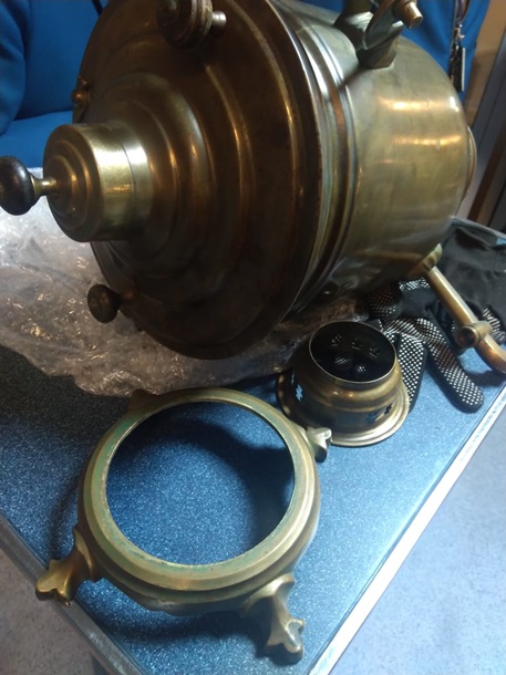 В аэропорту Борисполь задержали украинку со старинным самоваром