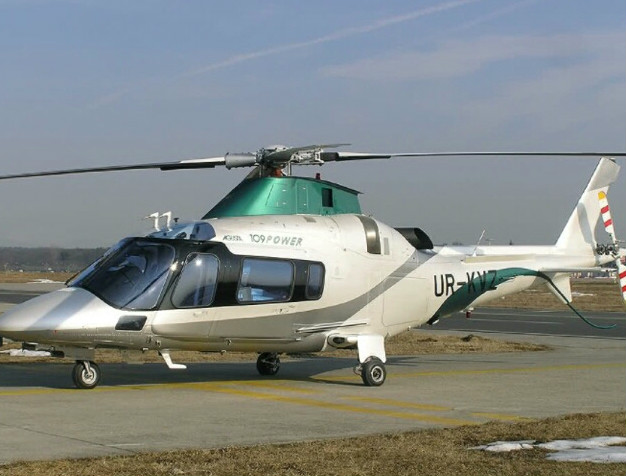 Вертолет Константина Жеваго с именным номером KVZ