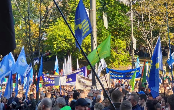 Под Кабмином проходит акция профсоюзов