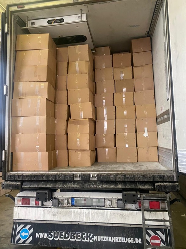 В Украину пытались ввезти крупную партию контрабандной одежды