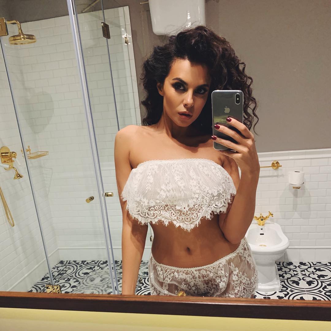 Настя Каменских поделилась пикантным снимком 