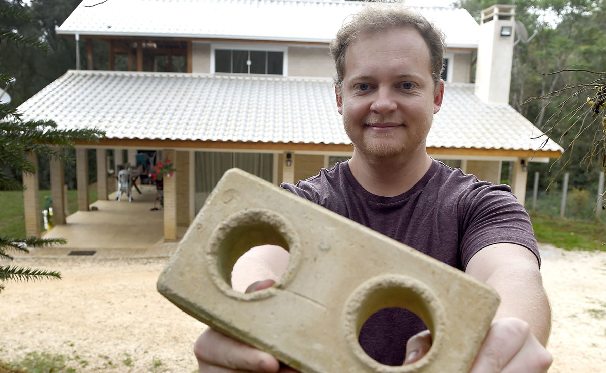 Специальный эко кирпич