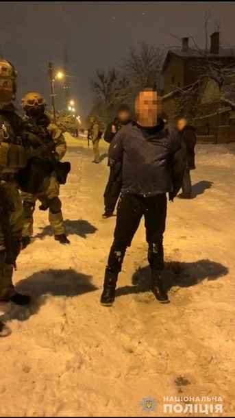 В Харькове полицейские задержали нетрезвого мужчину, который устроил стрельбу из автомата
