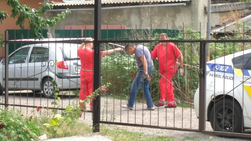 В центре Сум из пистолета ранили отца с 15-летней дочерью