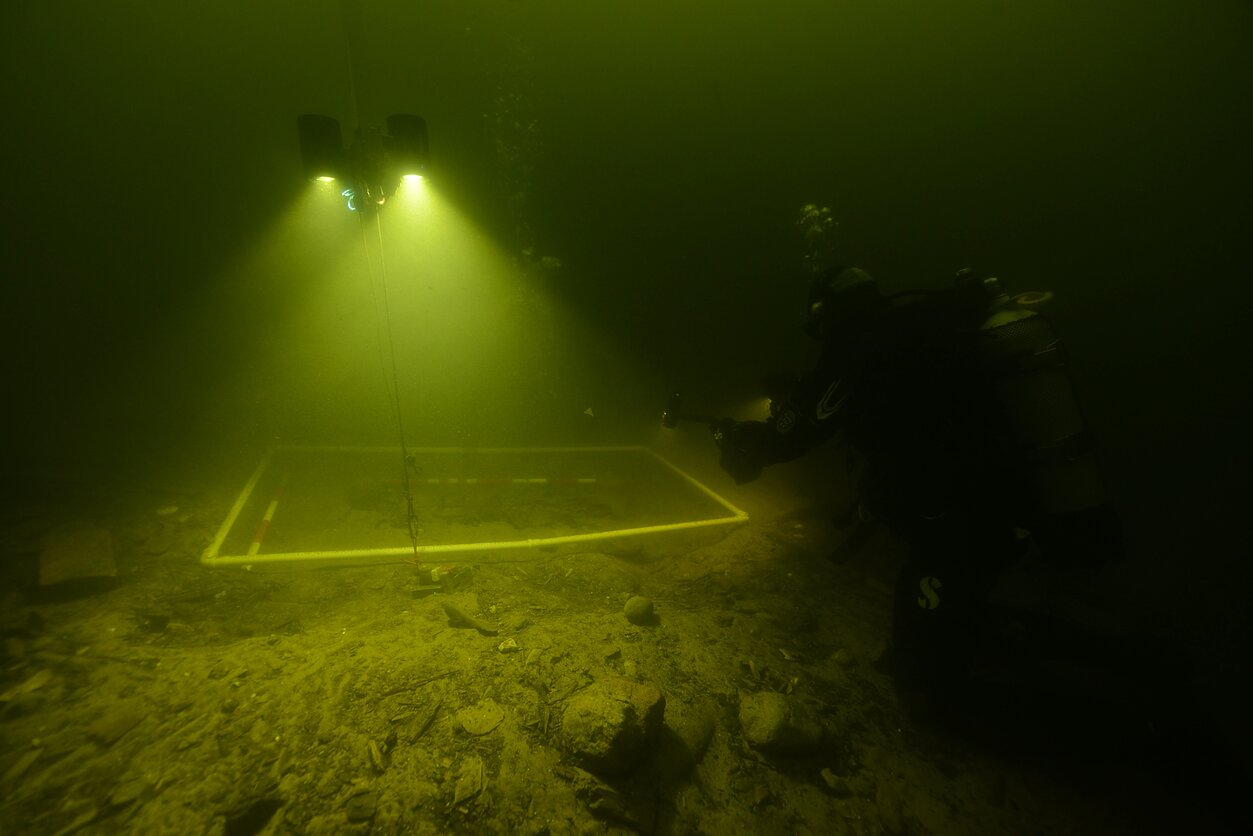 Археологи нашли на дне озера останки воина, загадочно погибшего почти 500 лет назад