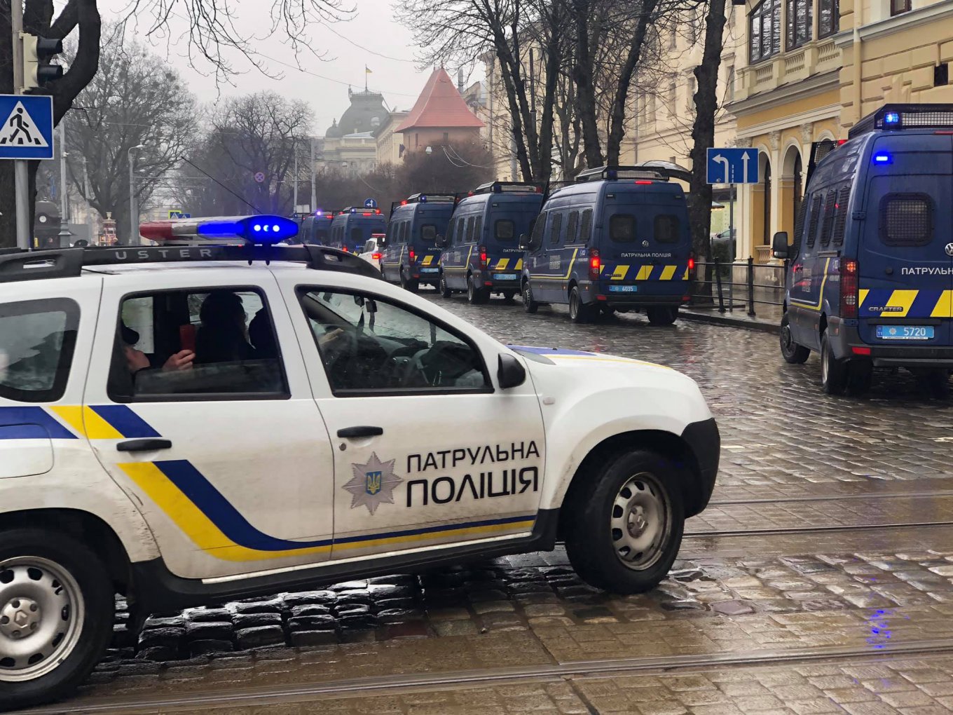 В центре Львова зафиксированы микроавтобусы Volkswagen Crafter, которые использует спецподразделение КОРД
