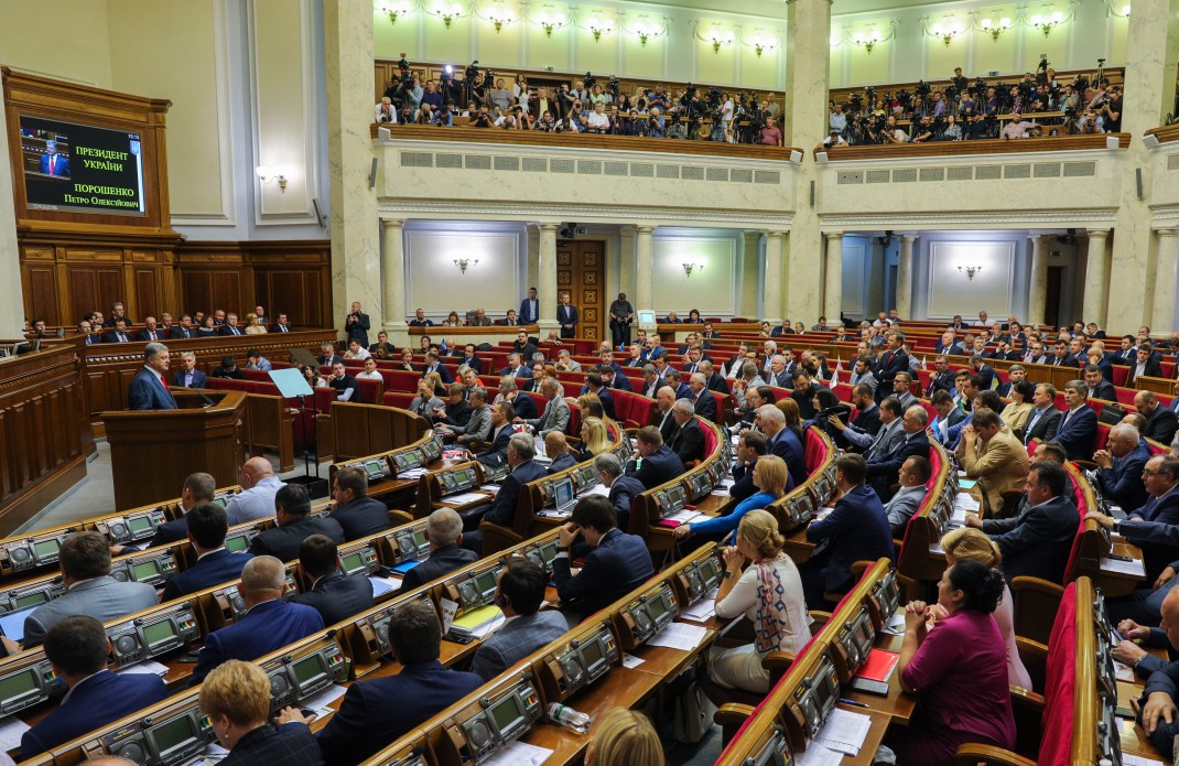 Петр Порошенко выступил перед Верховной Радой с ежегодным посланием. Источник фото – сайт президента