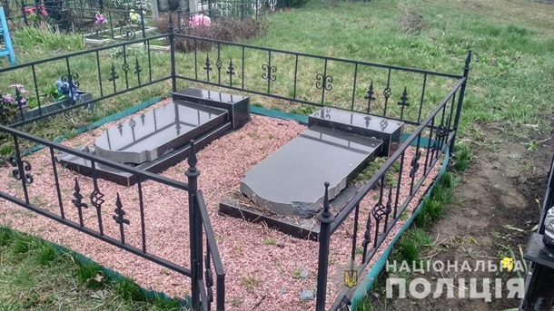 В Киевской области пьяные дети разгромили кладбище