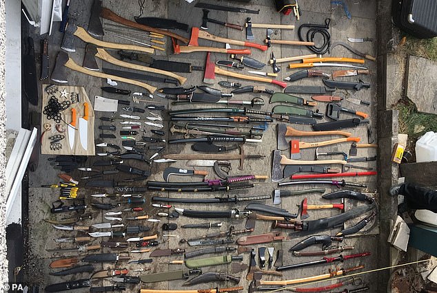 Ужасающая коллекция ножей и топоров, которую Глинн прятал в своем доме в Бристоле 