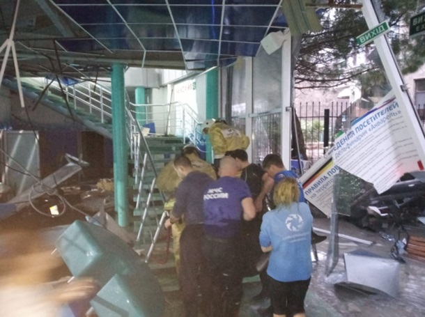 В Алуштинском дельфинарии произошла разгерметизация бассейна