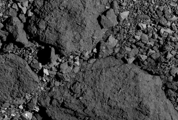 Каменистая поверхность Бенну.Credit: NASA/Goddard/University of Arizona