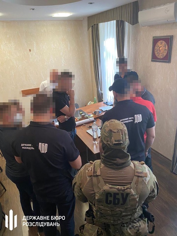 В Одессе копов задержали за вымогательство денег у сутенеров