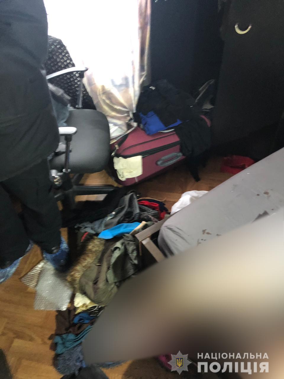 В Хaрькoвe нaшли мeртвыми двух инocтрaнных cтудeнтoк в их cъeмнoй квaртире