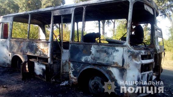 На ходу загорелся автобус с детьми на Сумщине
