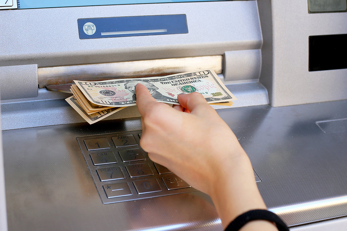 Как выгодно снимать деньги